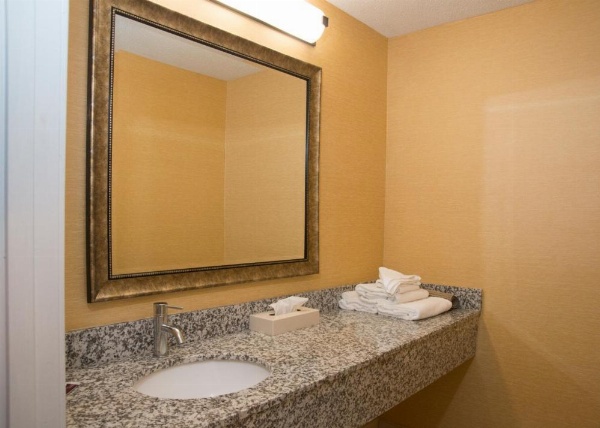 Hampton Falls Inn image 12